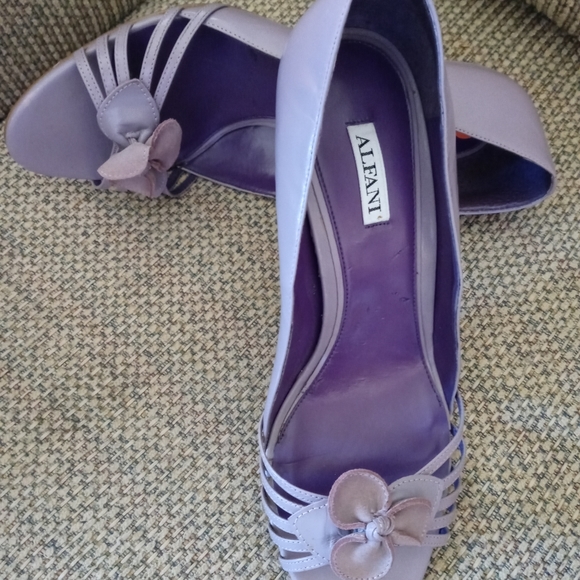 Shoes - Picture 4 of 4